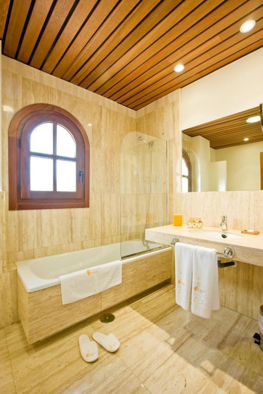 Bodegas Hacienda Albae Guest House Argamasilla de Alba Rom bilde